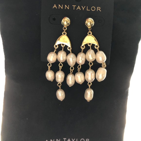 *HP* NWT! Ann Taylor Chandelier Statement Earrings - Picture 3 of 6